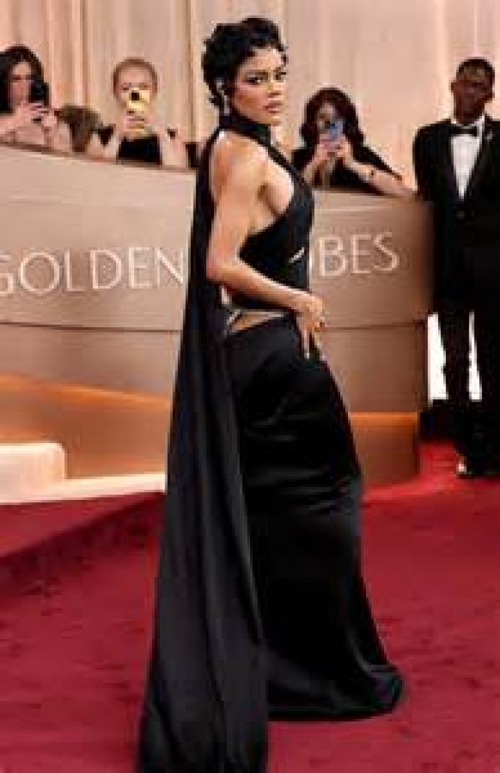 Discover Ana De Armas's Golden Globes Dress: A Fashion Revelation